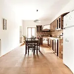 Tavola tonda apartament